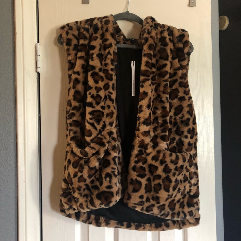 Brand new with tags! Faux fur vest cheetah print